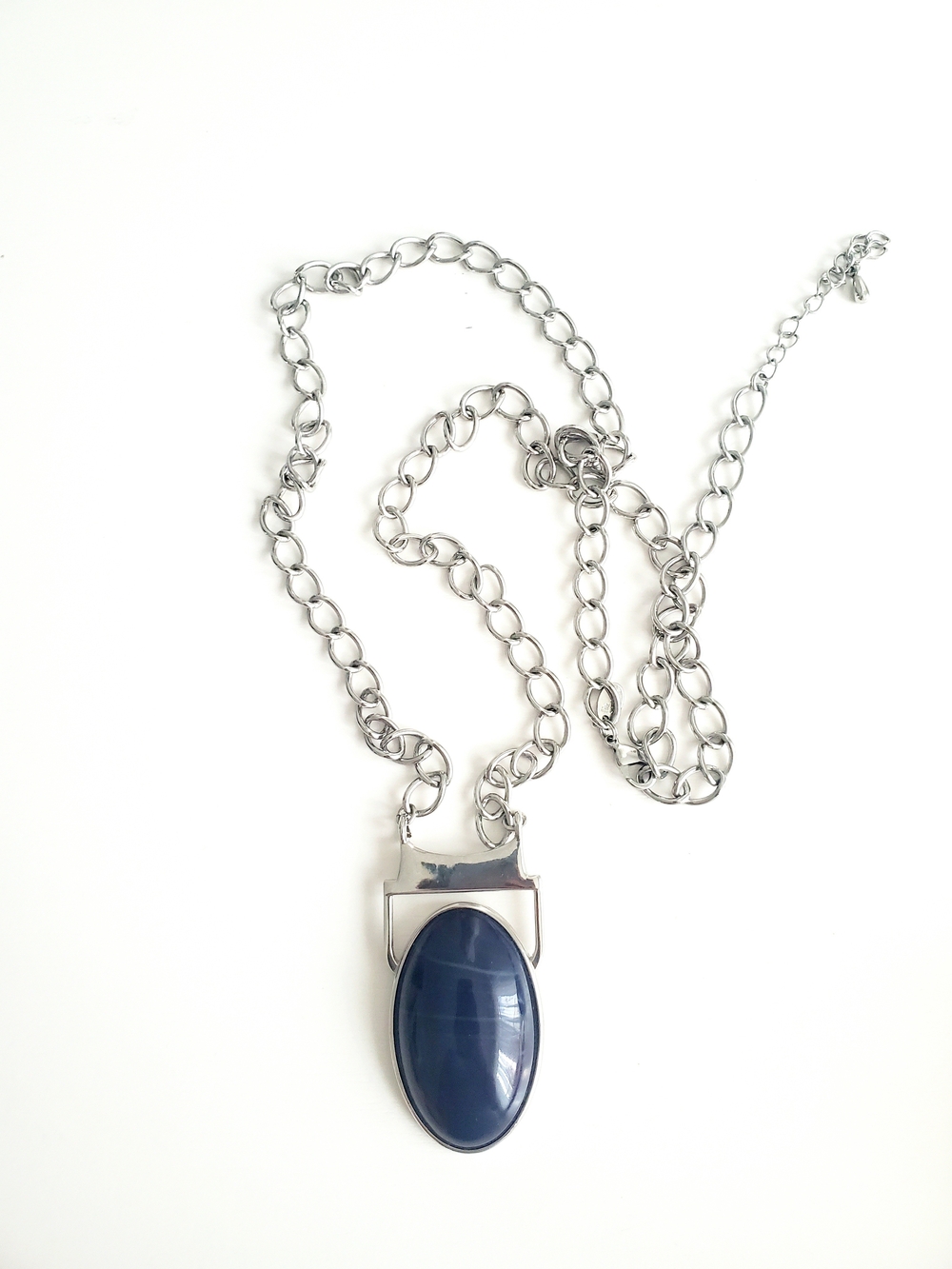 Lia Sophia Silver-Tone Necklace with Dark Blue Oval Pendant - Vintage - Picture 3 of 3